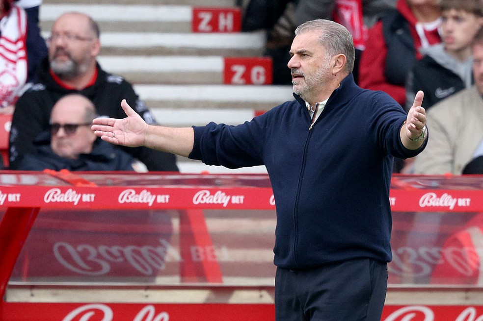 Ange Postecoglou durante partida do Nottingham Forest