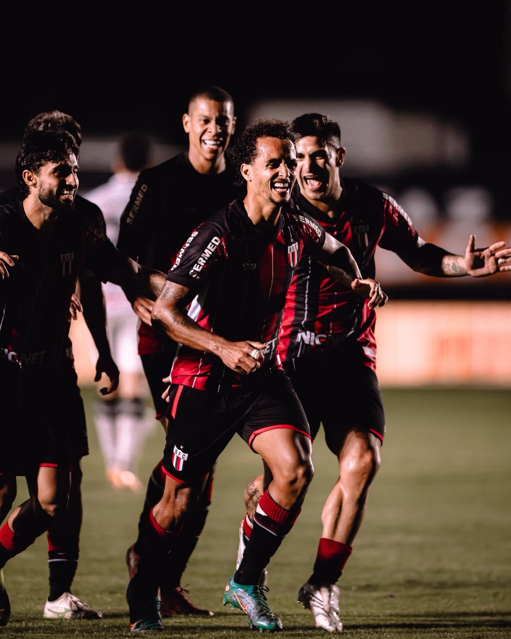 Tencati exalta reação do Botafogo-SP em virada após gol relâmpago do Operário-PR