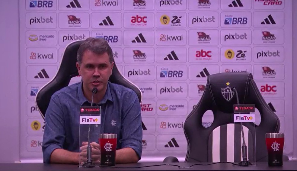 Luiz Carlos, gerente técnico do Flamengo, faz pronunciamento — Foto: Reprodução