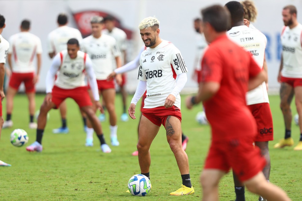 Arrascaeta em treinamento do Flamengo no Ninho do Urubu — Foto: Gilvan de Souza /CRF