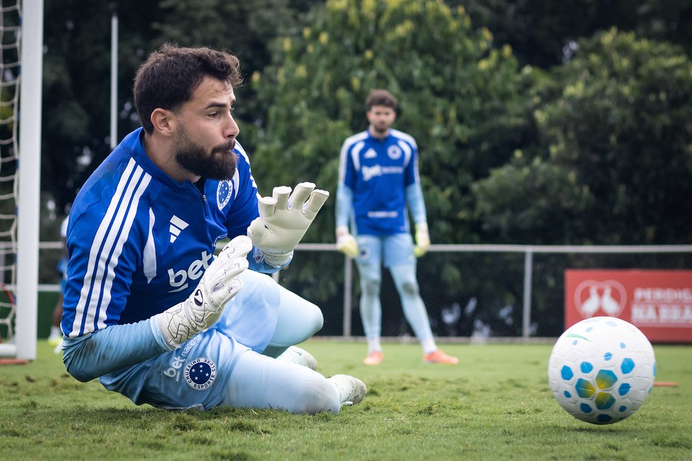 Lesão de Cássio recoloca goleiro no centro das atenções no Cruzeiro em meio à “nova era” da SAF