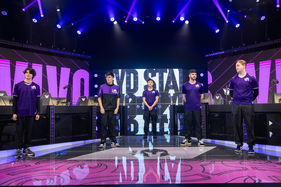 Jogadores do time de LoL da Vivo Keyd Stars em evento de apresentação da LTA Sul 2025 — Foto: Bruno Alvares/Riot Games