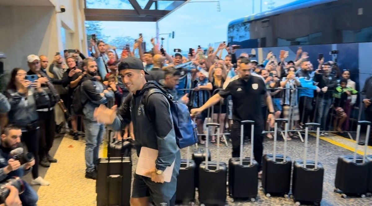 Com apoio da torcida, Grêmio chega ao Rio para decisão contra o Flamengo