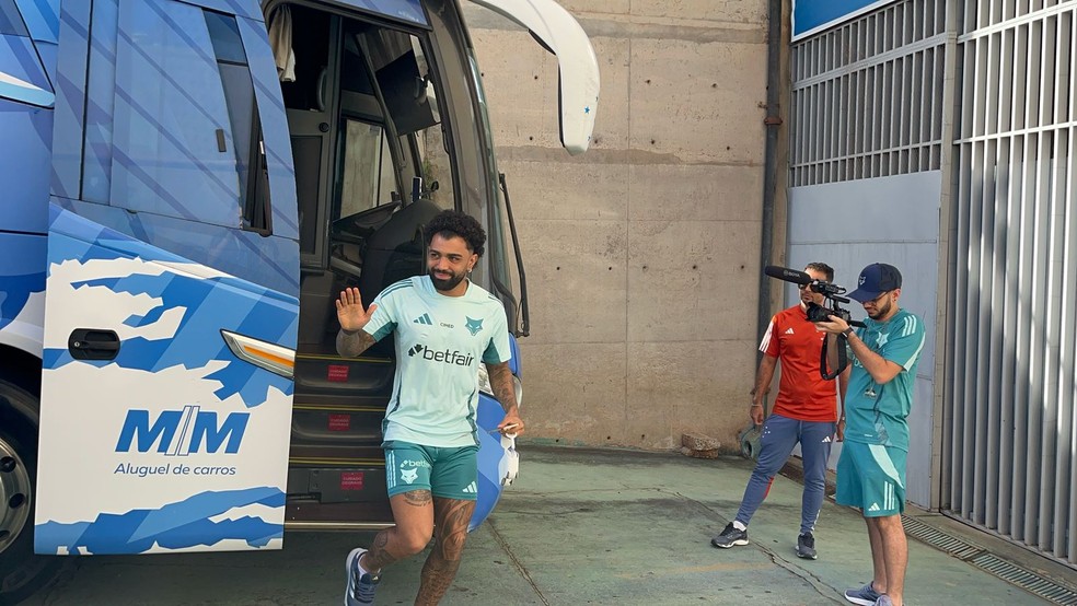 Gabigol antes do treino do Cruzeiro em Uberlândia