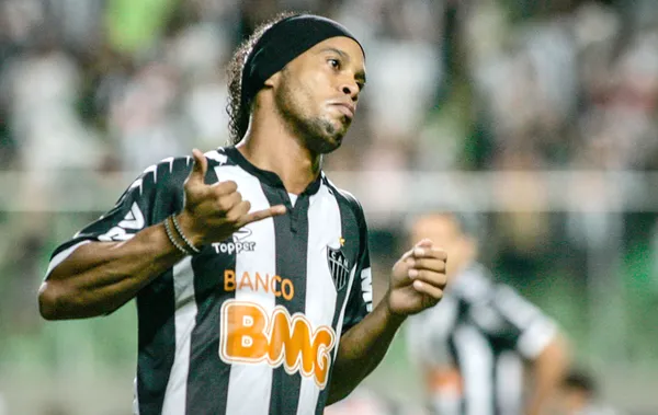 Ricardinho: 'Sou fã do Falcão, do Ronaldinho… e do Corinthians