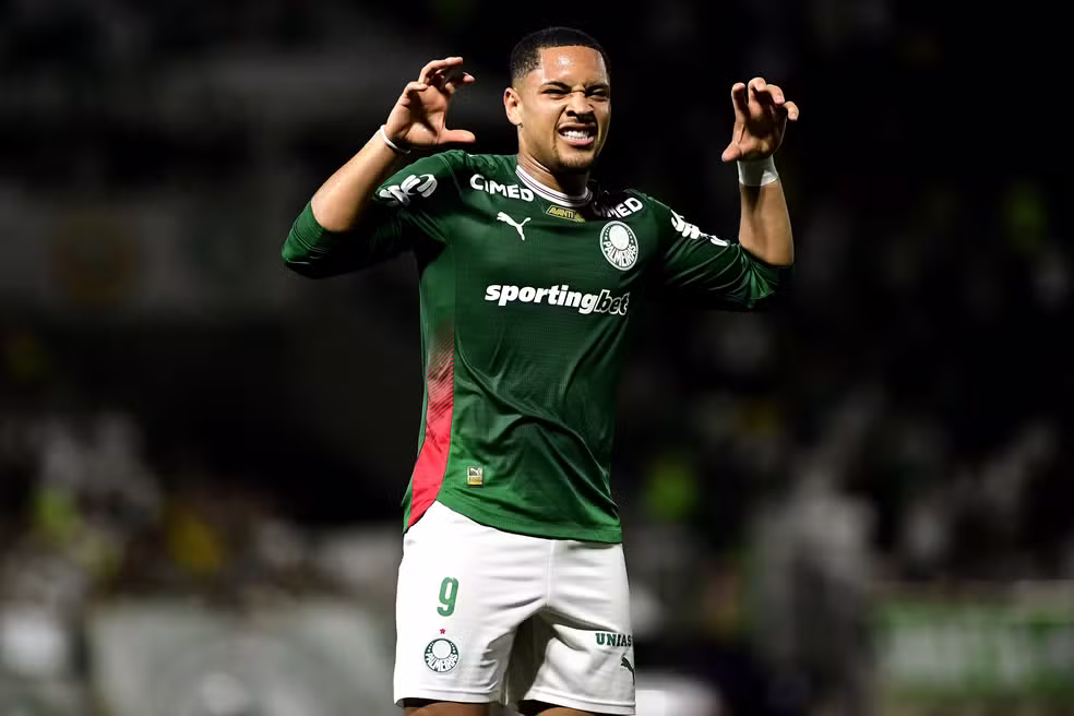 FORA DA COPA: Vitor Roque realiza cirurgia e desfalca o Palmeiras