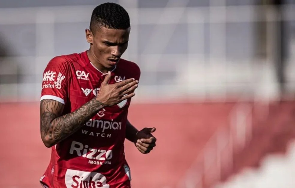 Investigações começaram a partir de denúncia de participação de Romário, volante ex-Vila Nova — Foto: Comunicação/VNFC