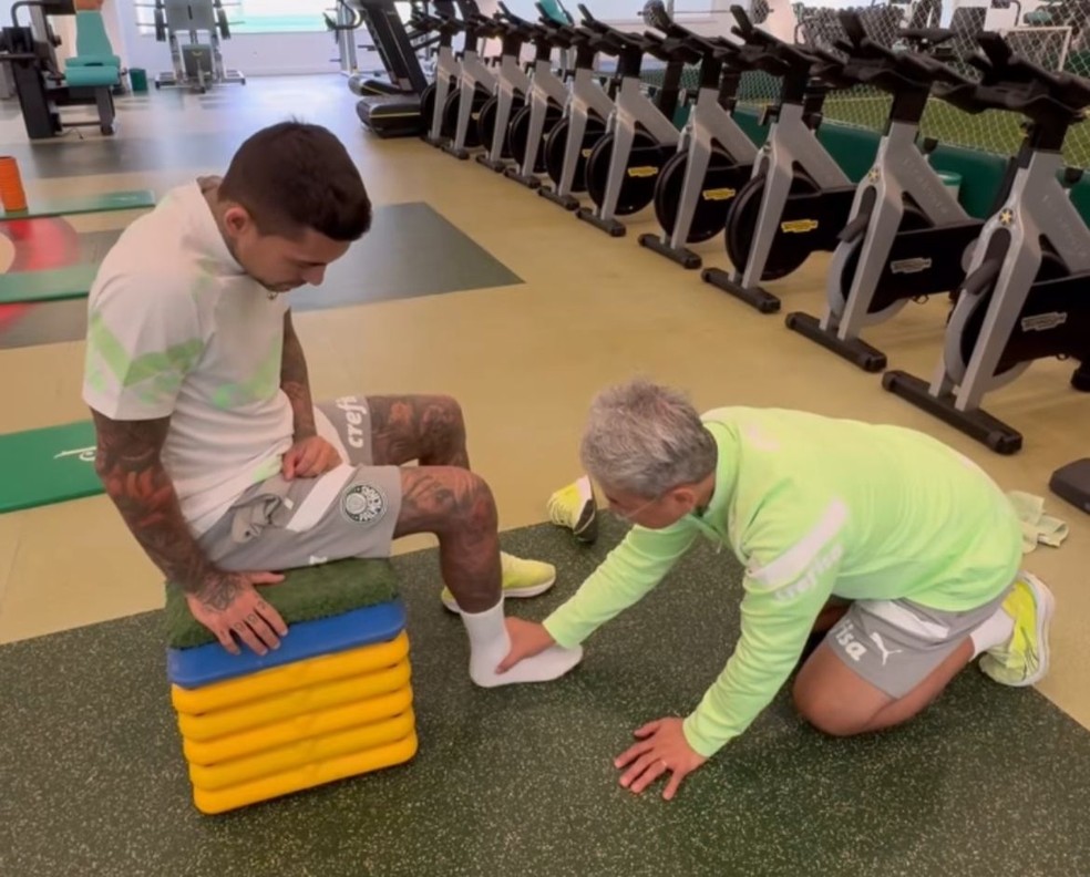 Dudu em processo de fisioterapia no Palmeiras — Foto: Reprodução