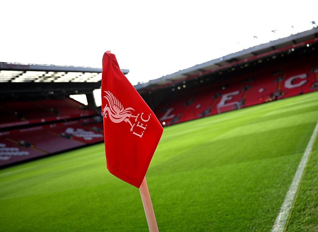 Consórcio com Bezos e bilionário brasileiro compra parte do Liverpool