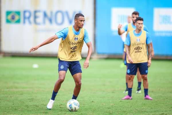 Atacante do Grêmio Ausente em 80% dos Jogos Enfrenta Maior Concorrência
