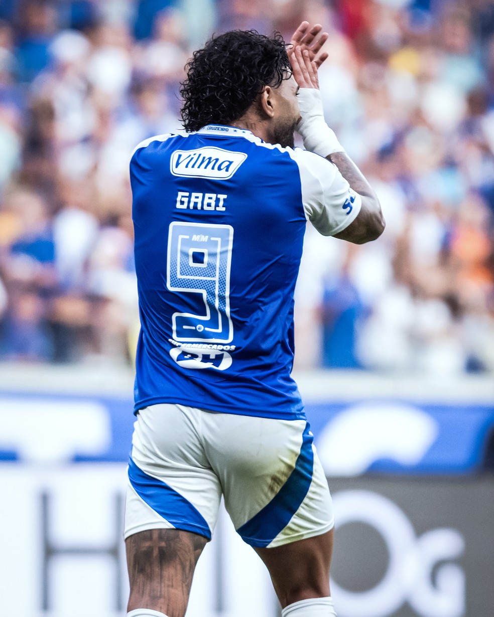 Gabigol comemora um dos gols do Cruzeiro na goleada diante do Juventude