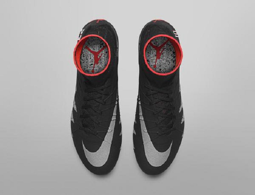 Chuteira de Neymar com marca Michael Jordan