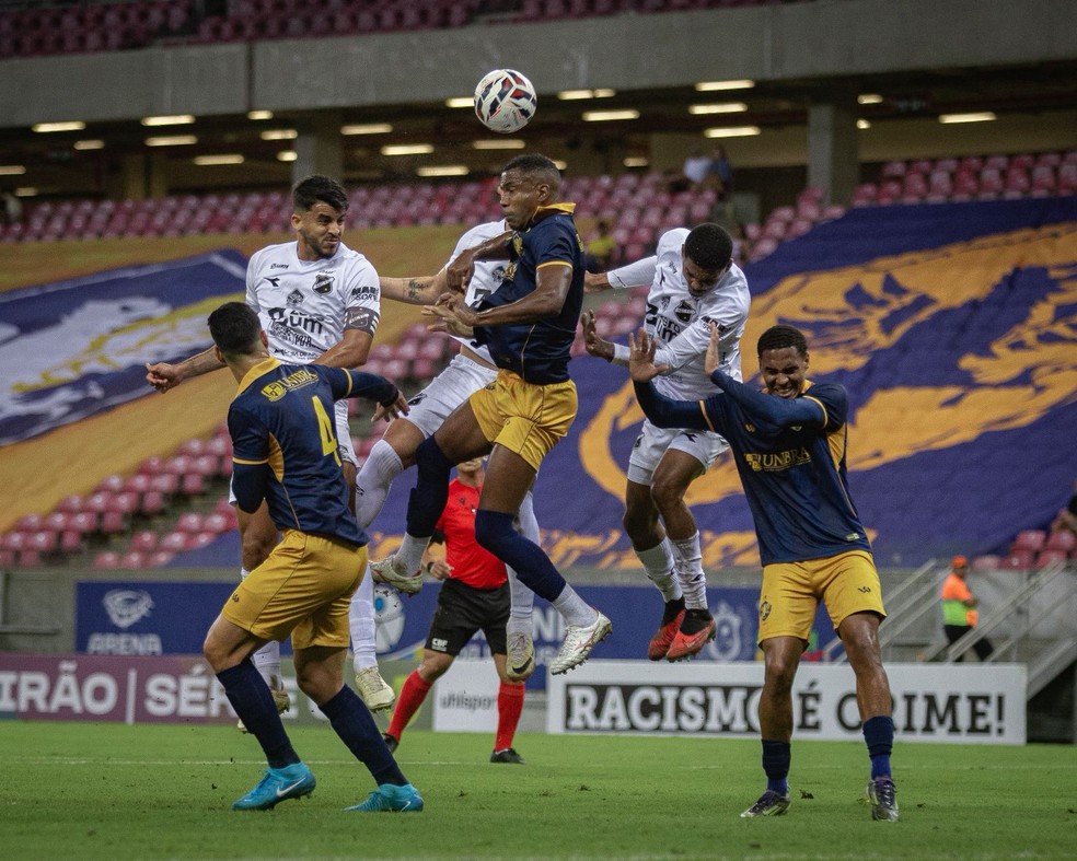Retrô x ABC em ação pela Série C: os dois times acabaram rebaixados — Foto: Rennê Carvalho/ABC