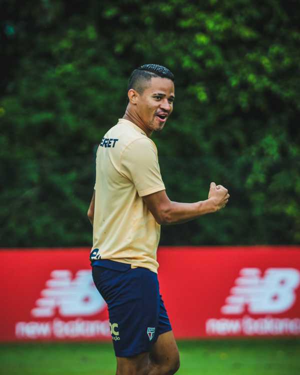 Erick se destaca como titular do São Paulo e limita chance de Ferreira