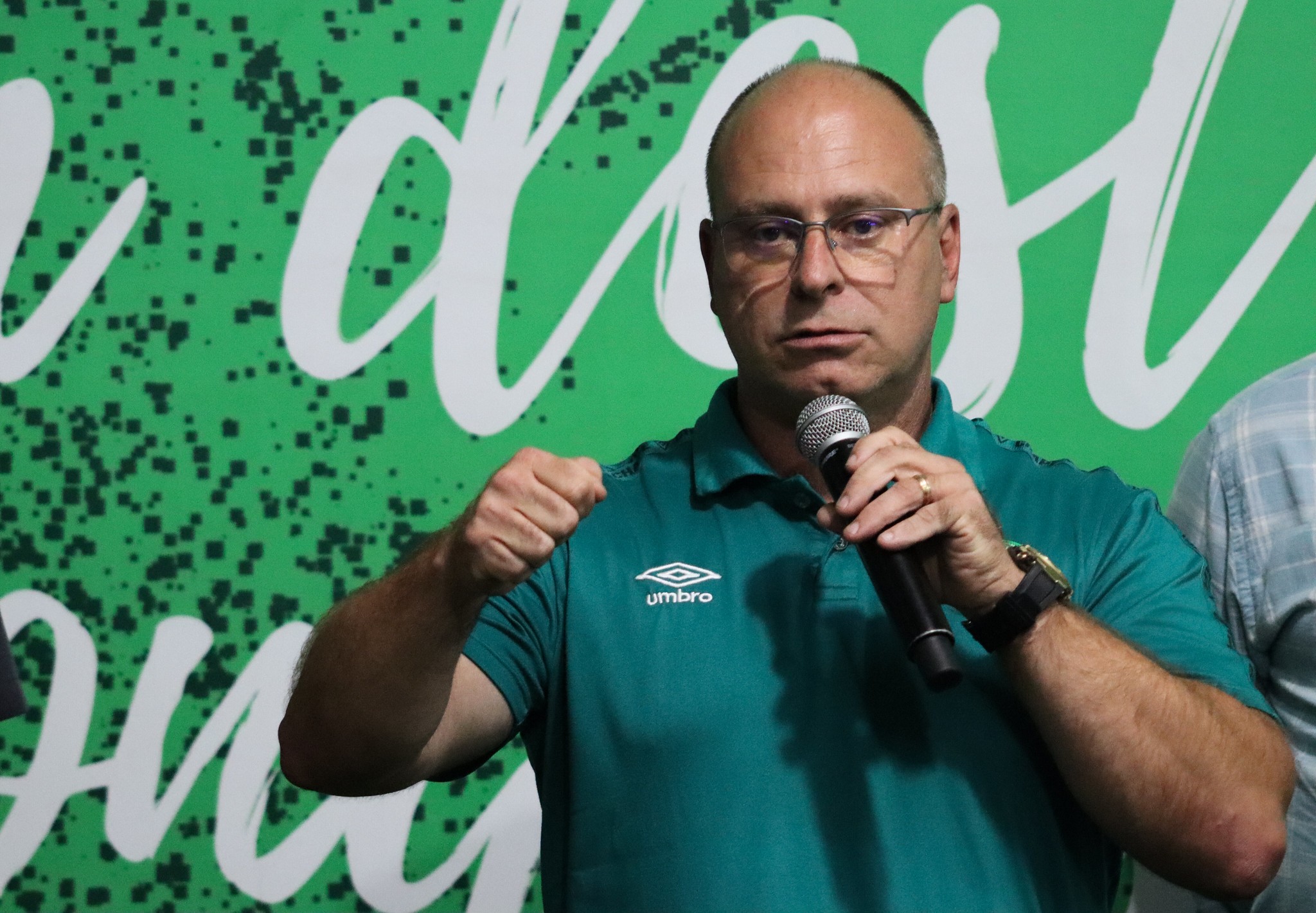 Alex Passos permanece na presidência da Chapecoense