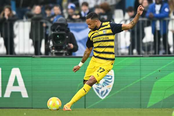 Corinthians tem oferta por Hernani recusada pelo Parma; Igor Coronado distante.