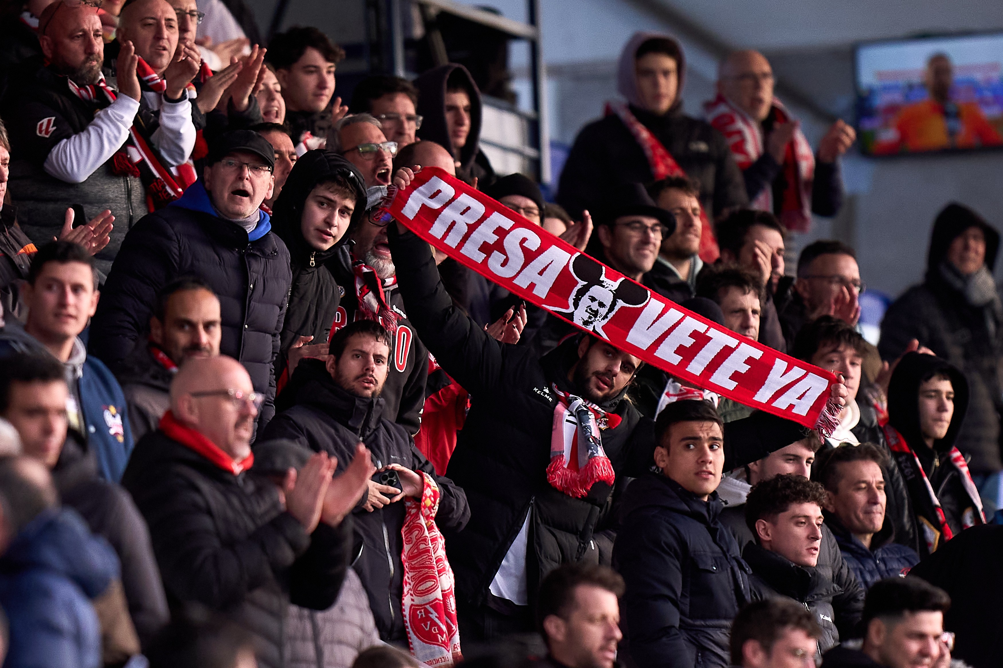 Rayo Vallecano supera guerra entre torcida e presidente por primeira taça europeia