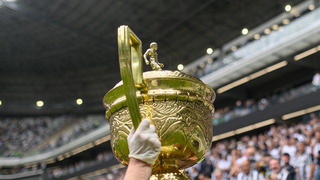 Atl&eacute;tico-MG exibe o trof&eacute;u do Campeonato Brasileiro de Clubes, conquistado pelo Galo em 1937