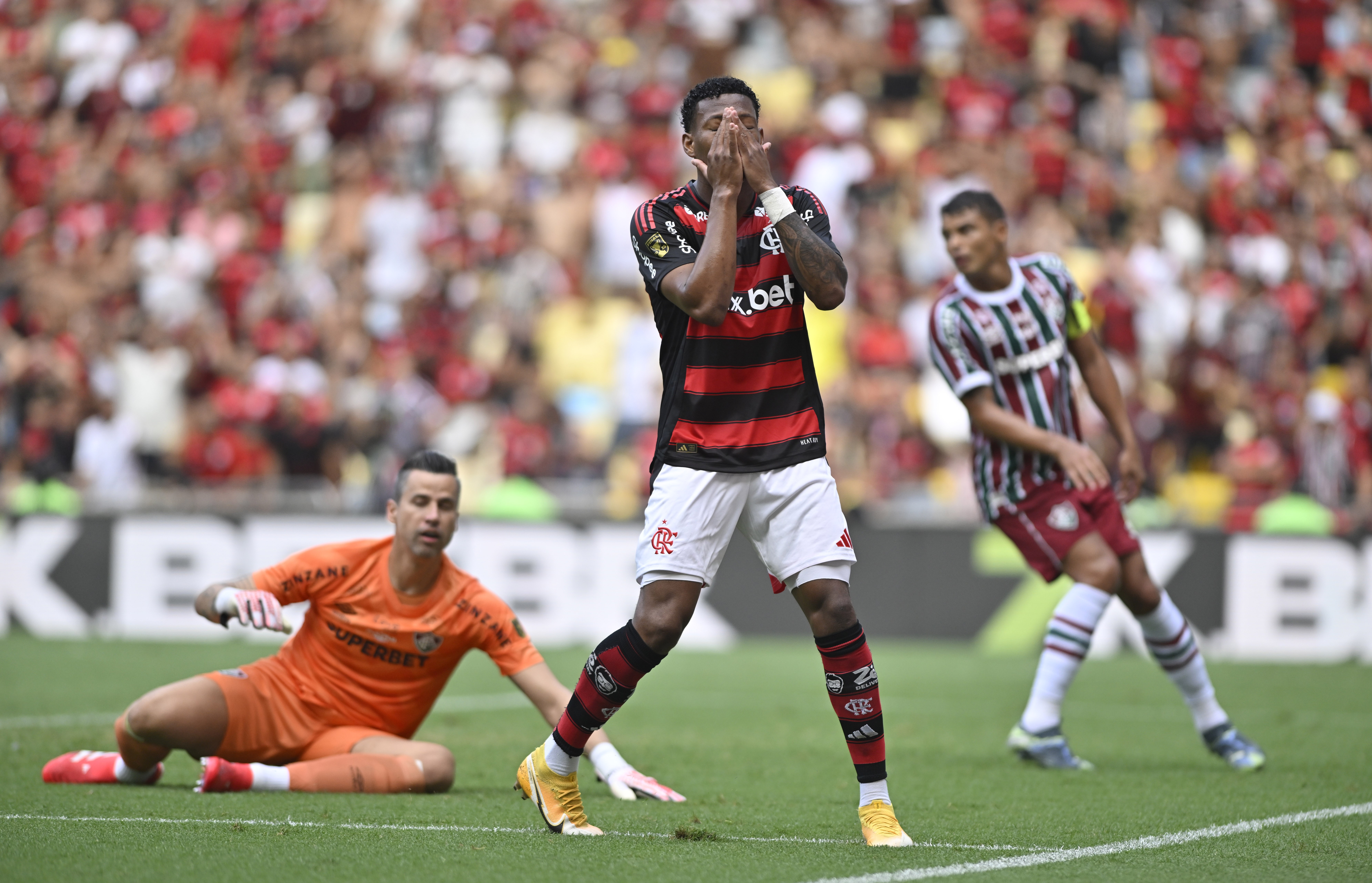 Atuações do Flamengo em Título Carioca: Desempenho Coletivo Avaliado com Notas.
