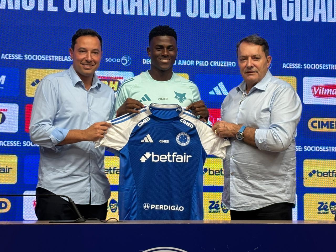 Néiser Villarreal explica escolha pelo Cruzeiro: vice-presidente detalha negociação no futebol.