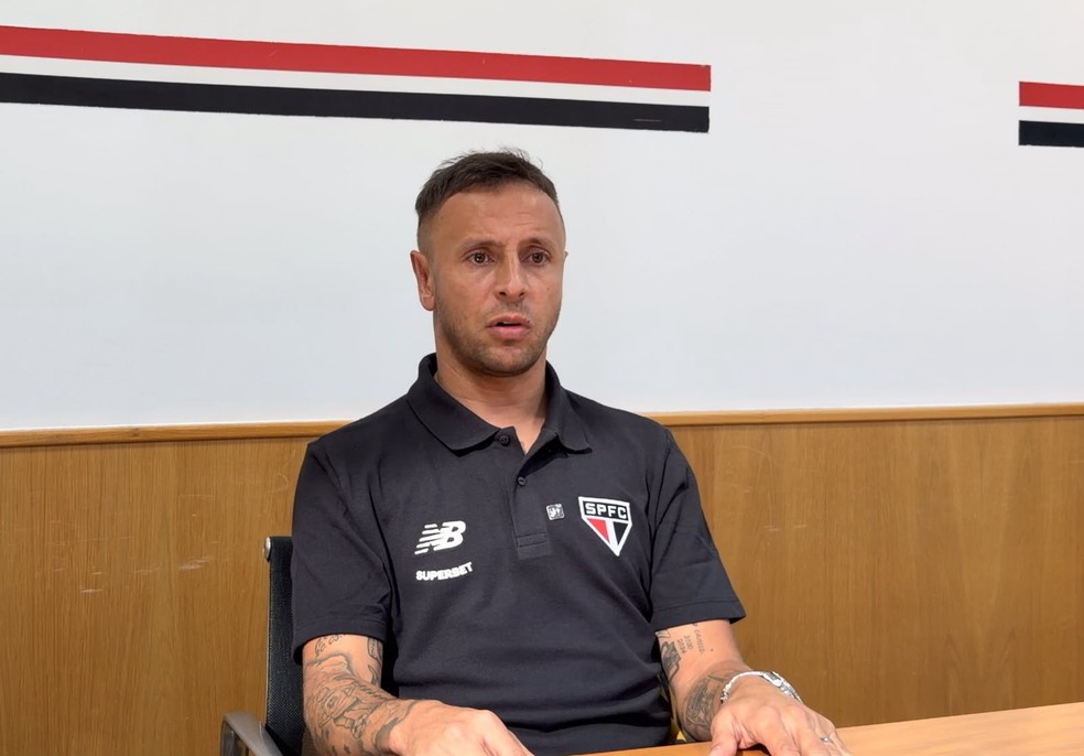 RAFINHA SAI EM DEFESA DE ARBOLEDA! dirigente explica reintegração e revela cobrança interna