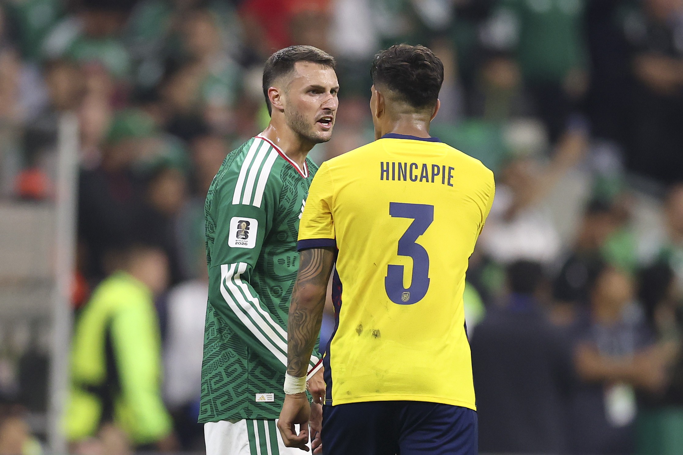 Lei Vini Jr.: Hincapié é expulso por cobrir a boca durante discussão com mexicano; veja vídeo