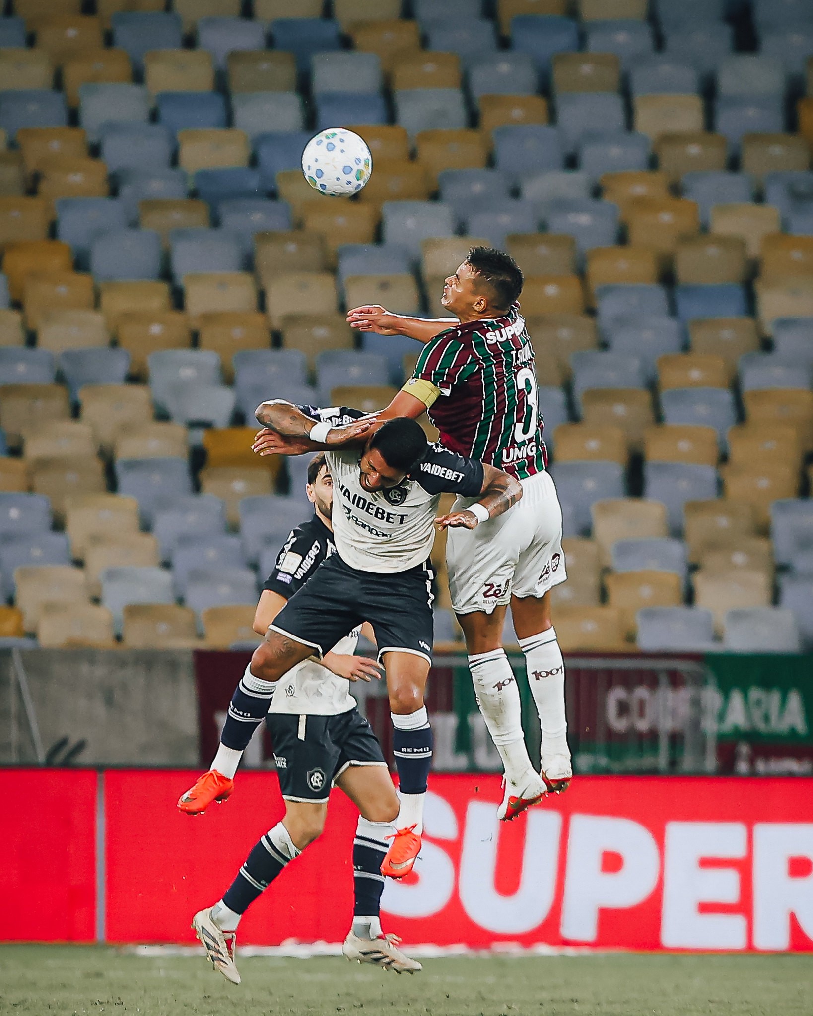 Fluminense busca reforço de Thiago Silva para corrigir falhas defensivas na bola aérea