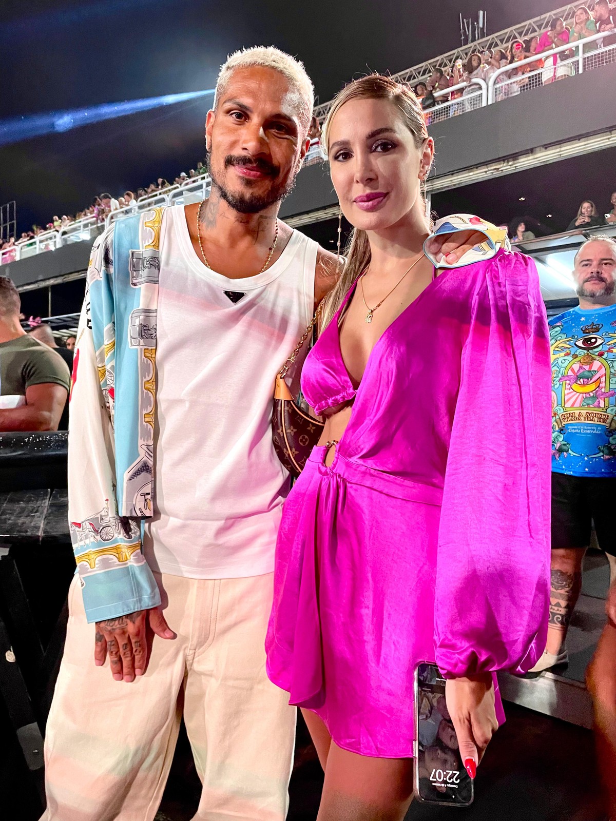 Após ser anunciado por clube no Peru, Paolo Guerrero aparece de visual novo no pré-carnaval do Rio | futebol