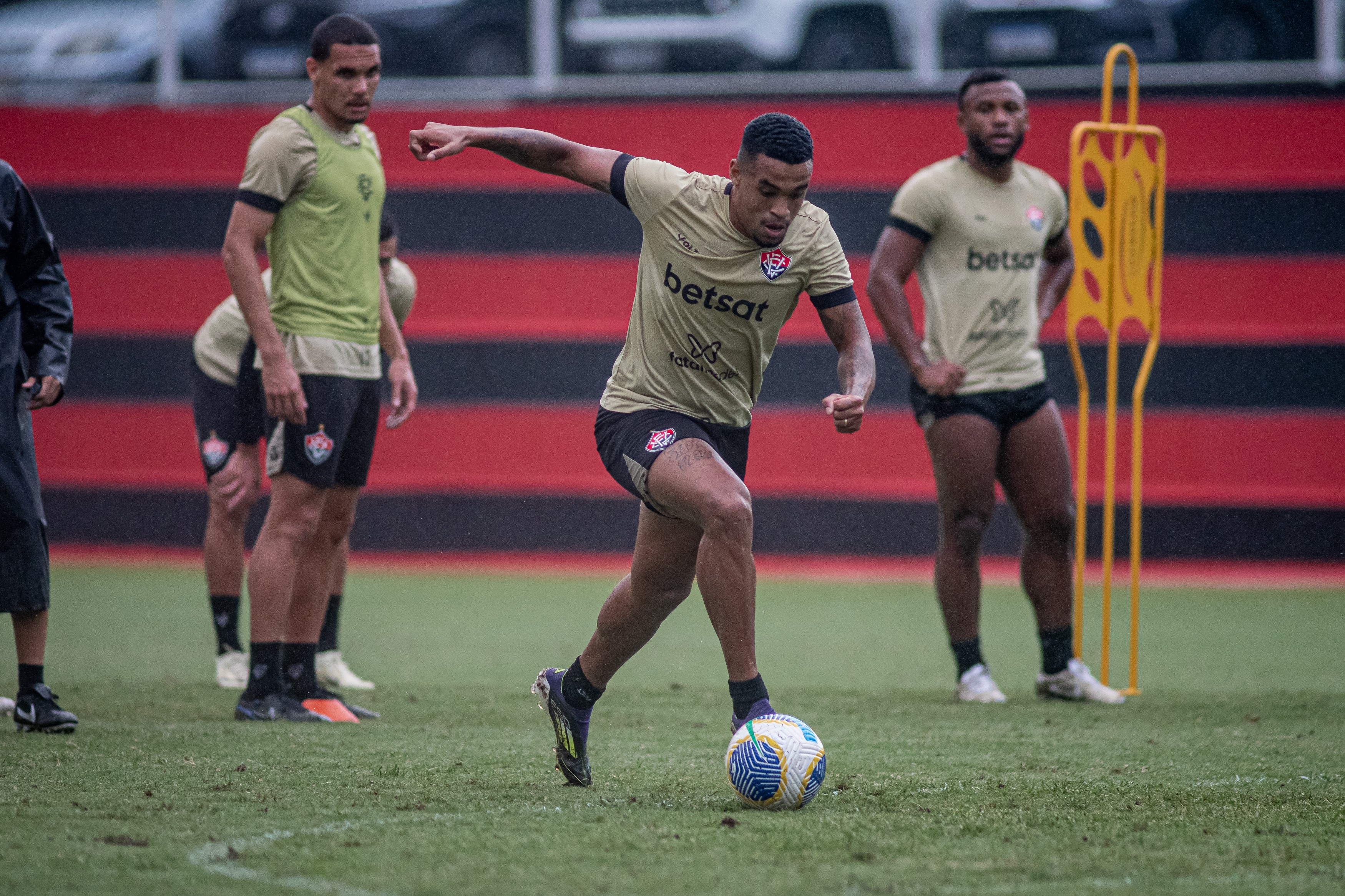 Em alta no returno, Vitória recebe o Fluminense em rodada com chance de abrir distância do Z-4