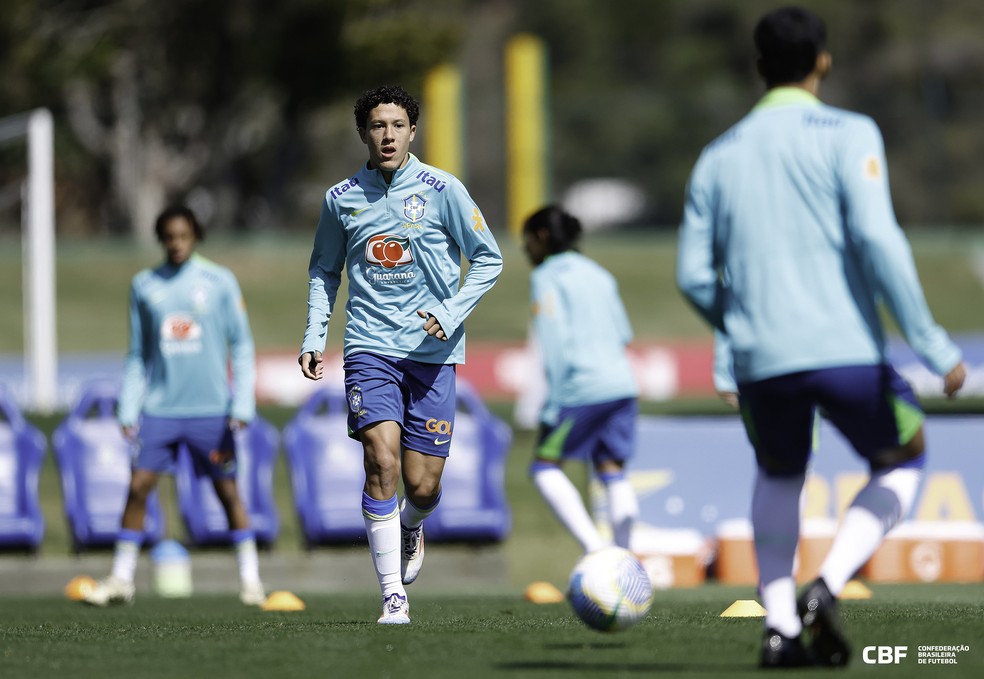 Felipe Morais, do Cruzeiro, em treino da seleção brasileira sub-16 — Foto: Rafael Ribeiro/CBF