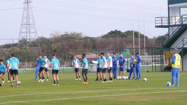 Grêmio enfrenta desgaste e luta contra Z-4 e Copa do Brasil