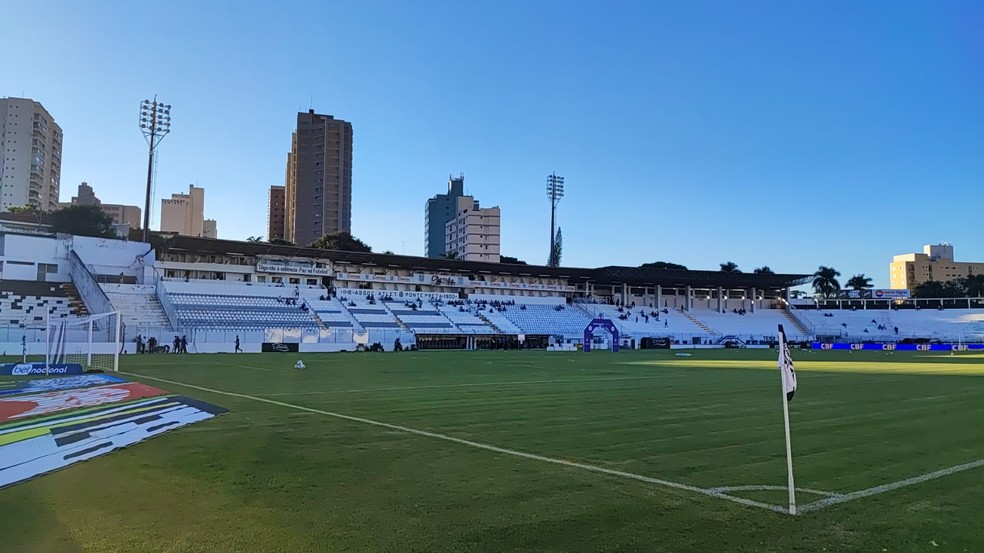 Moisés Lucarelli recebe Ponte Preta x CRB neste domingo, pela Série B  — Foto: Daniel Piva / RPC
