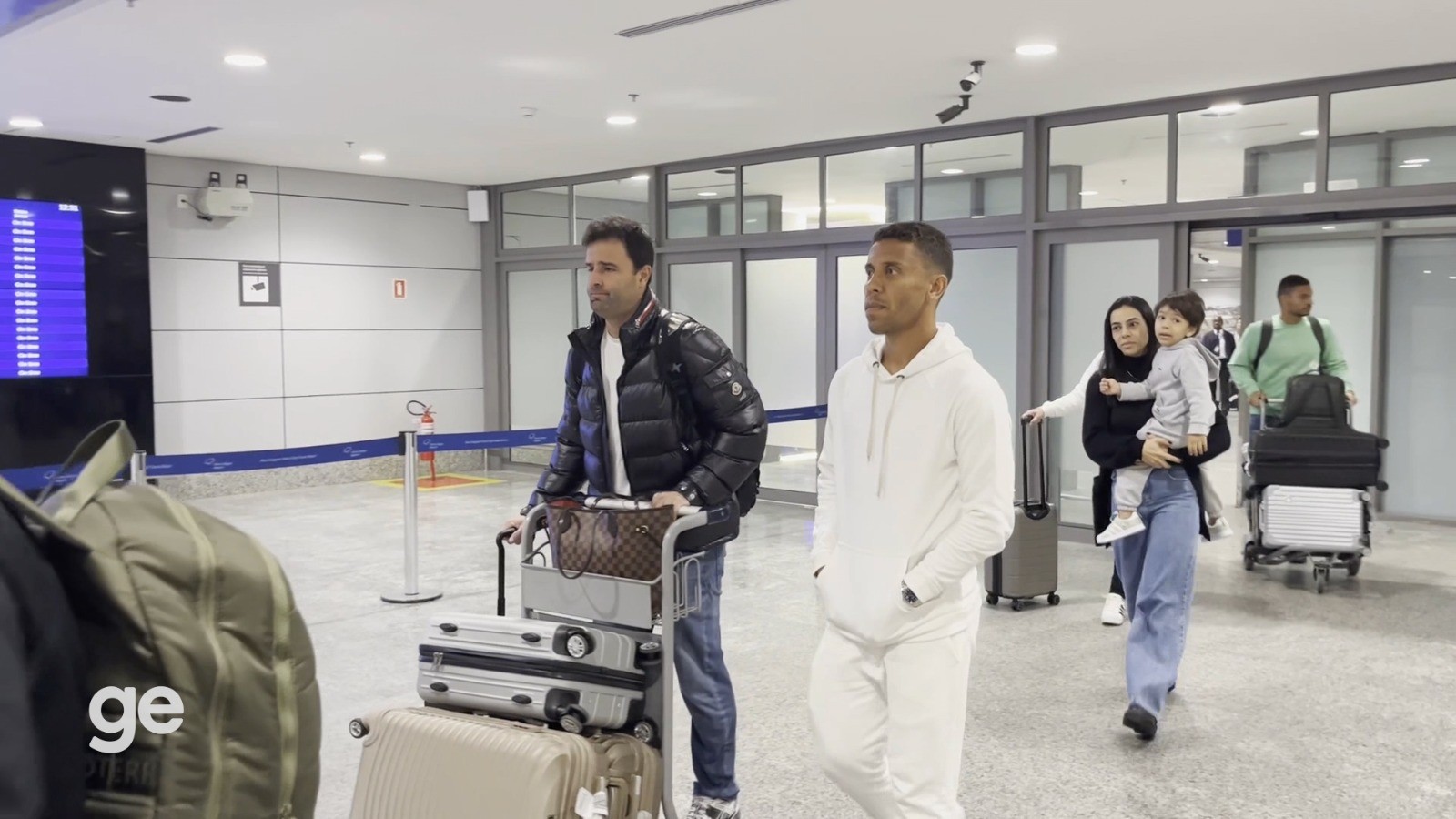 Marcos Rocha desembarca em Porto Alegre para assinar com o Grêmio