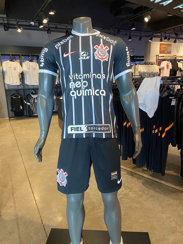 Corinthians divulga nova camisa inspirada na “Democracia