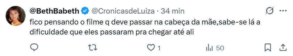 Mãe de Matheus Cunha emocionada na arquibancada