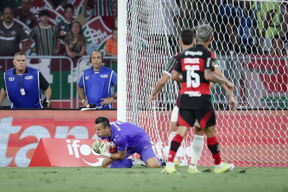 Fábio faz uma defesa durante a final — Foto: MARCELO GONÇALVES / FLUMINENSE F.C.
