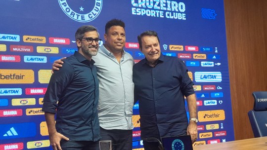 Ronaldo assina acordo com empresário, e Cruzeiro é a primeira SAF revendida no Brasil
