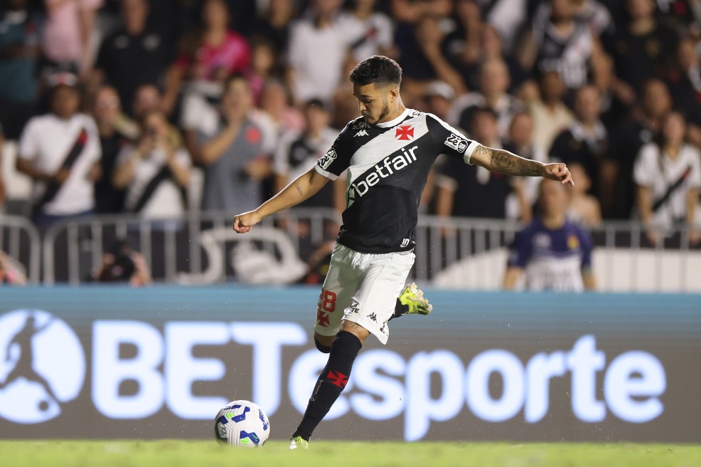 Adson em ao pelo Vasco no Brasileiro  Foto: Lucas Figueiredo/Getty Images