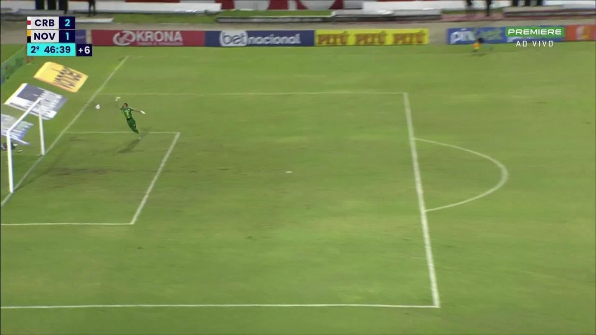 Goleiro Do CRB, Diogo Silva Quase Faz Um Gol No Novorizontino Com Um ...