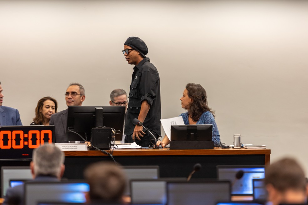 Ronaldinho Gaúcho presta depoimento à CPI das Pirâmides Financeiras — Foto: Lucas Magalhães