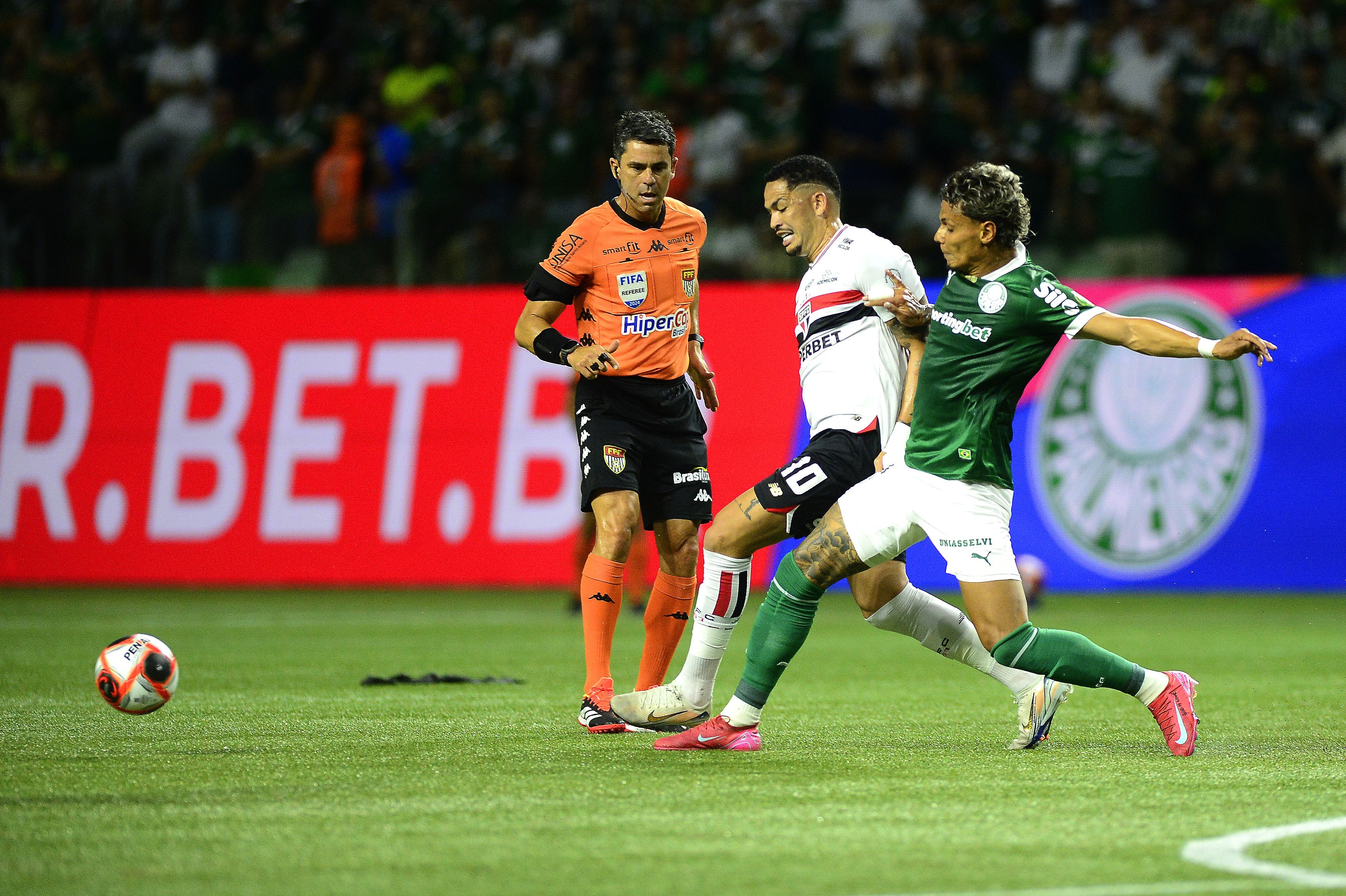 Luciano critica pênalti a favor do Palmeiras e defende o São Paulo no campeonato