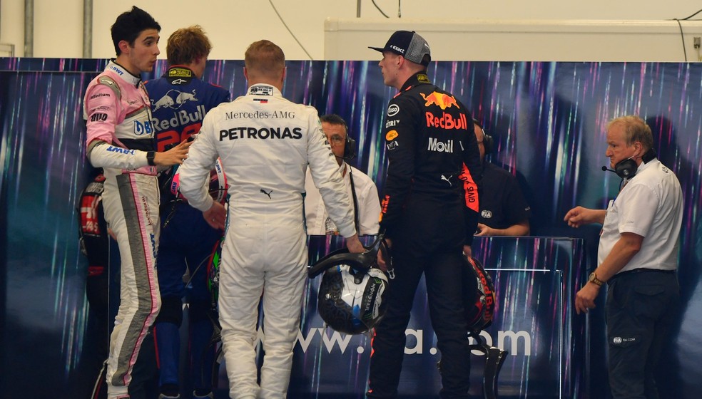 Verstappen e Ocon discutiram na hora da pesagem — Foto: Divulgação
