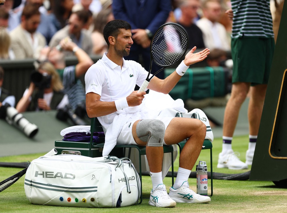 Djokovic em ação na final de Wimbledon — Foto: REUTERS/Hannah Mckay