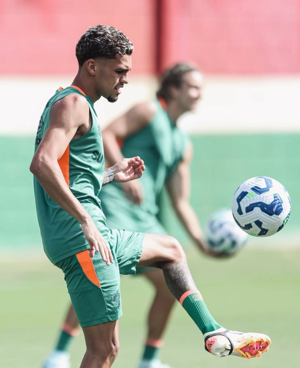 Riquelme em treino com o elenco do Fluminense &mdash; Foto: Reprodu&ccedil;&atilde;o Instagram