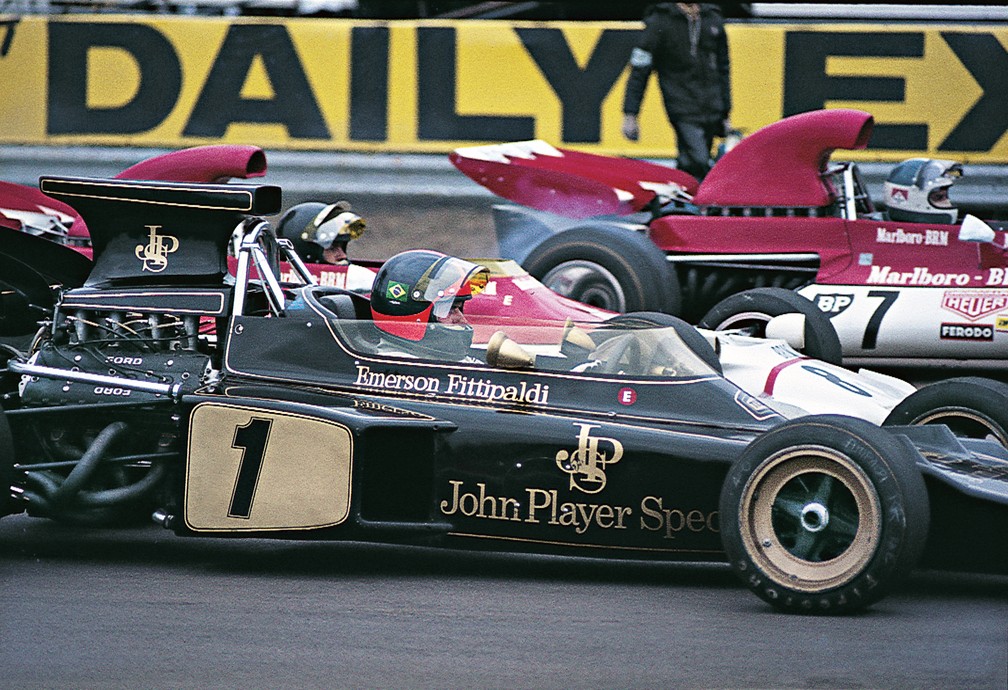 Coleção de Emerson Fittipaldi com carros de corrida e avião será leiloada