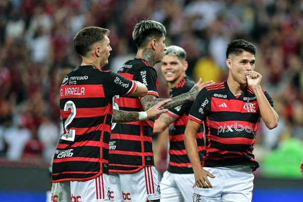 Flamengo volta a liderar o Brasileirão após 115 rodadas | flamengo | ge