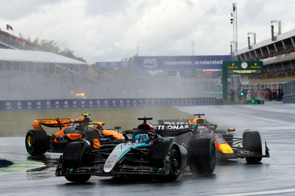George Russell à frente de Max Verstappen e Lando Norris no GP do Canadá da F1 em 2024 — Foto: Chris Graythen/Getty Images