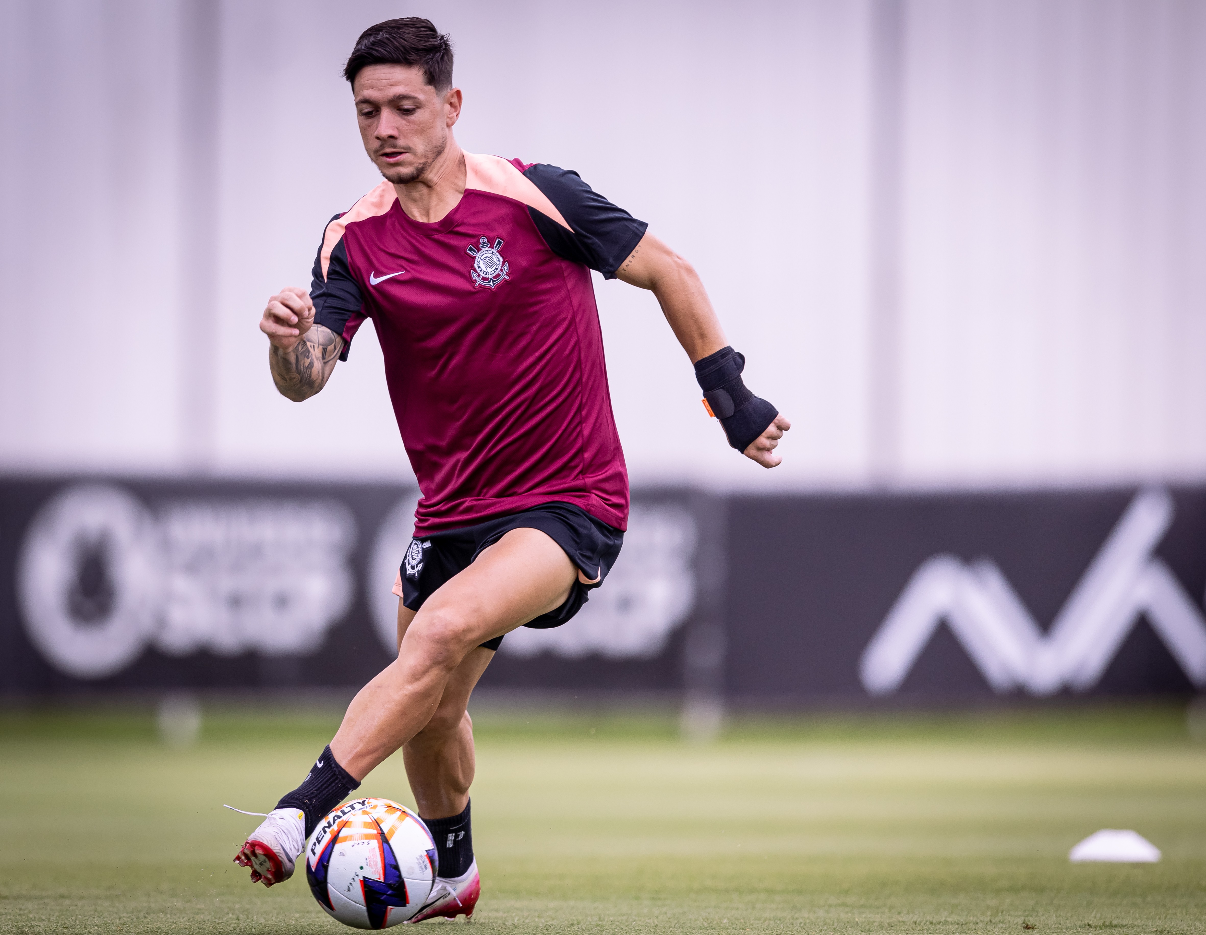 Corinthians se reapresenta após derrota e mira clássico contra São Paulo