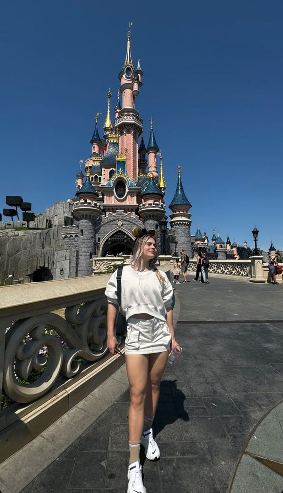 Luana Alonso em visita à Disney de Paris — Foto: Reprodução