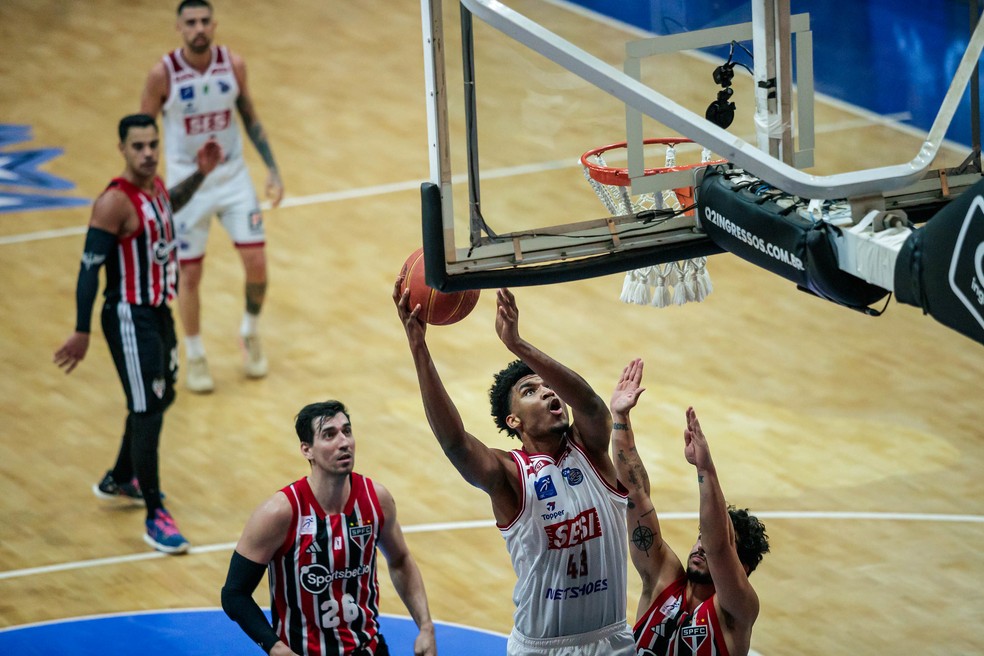 Notícias  Com novidades na base, Basquete Santos se prepara para o  Brasileirão